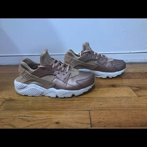 Nike huarache sneakers women’s